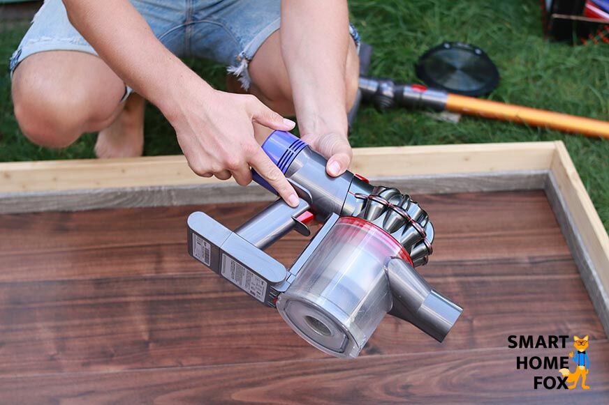 Кнопка включения Dyson V8 Absolute